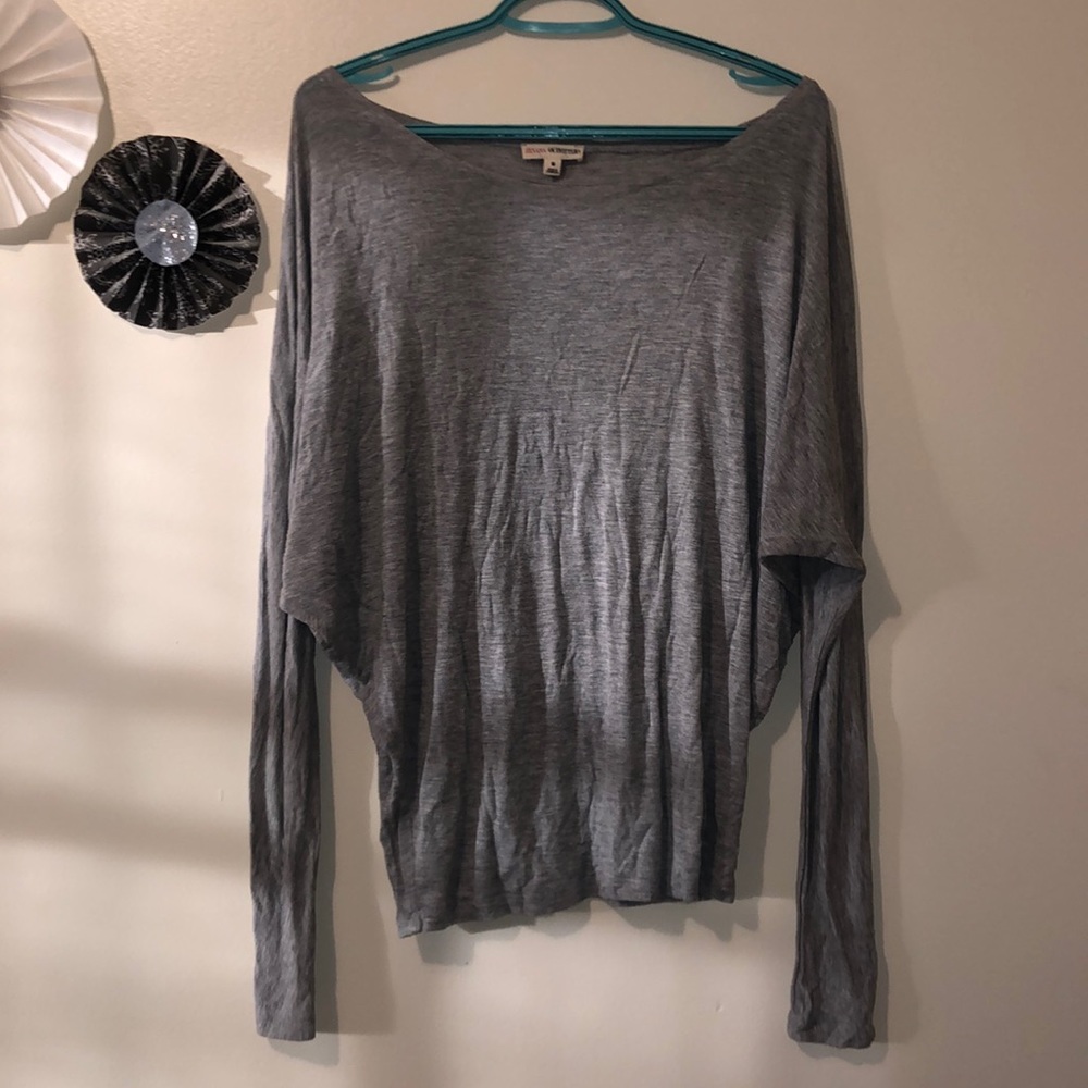 5/$25🖤 Off the shoulder top